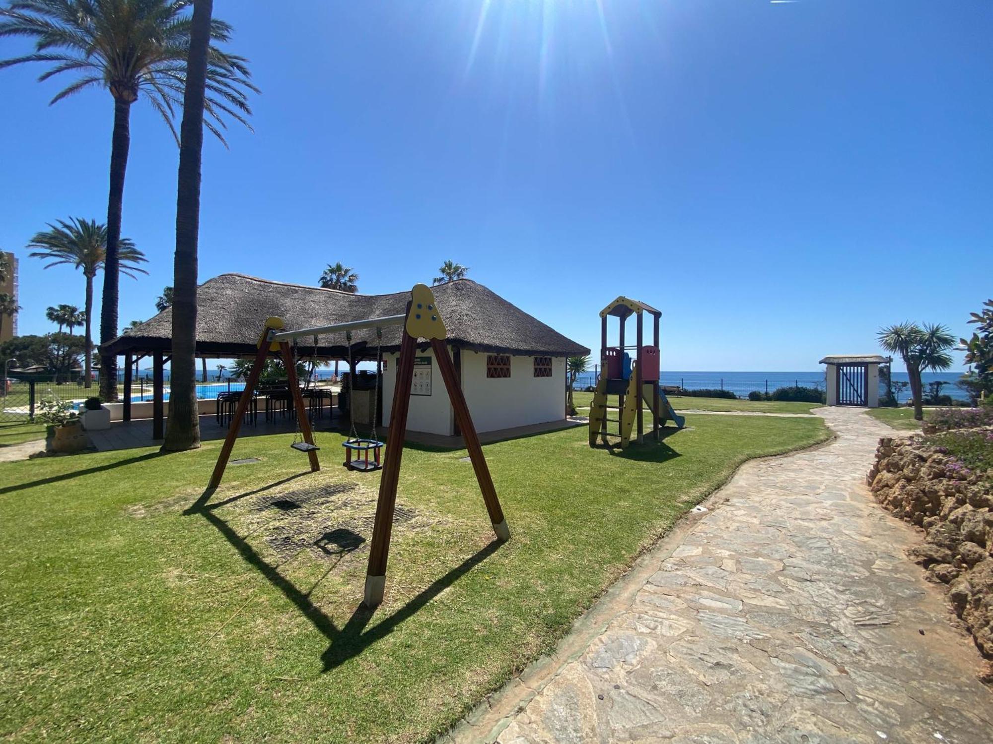 Frontline Beach Ground Floor With Privet Garden, Mi Capricho 16 Mijas Exterior foto